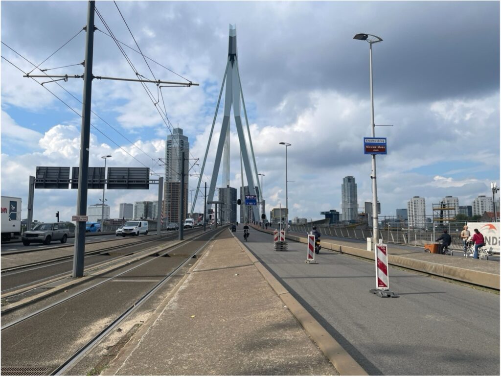 Blog fietsers op f Erasmusbrug